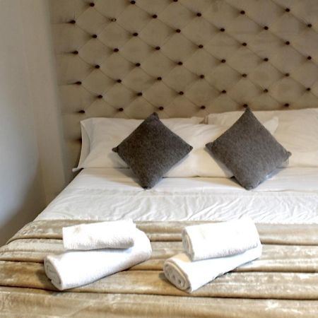 Apartment Trevi Fountain & Spanish Steps โรม ภายนอก รูปภาพ
