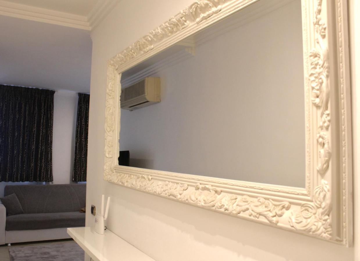 Apartment Trevi Fountain & Spanish Steps โรม ภายนอก รูปภาพ