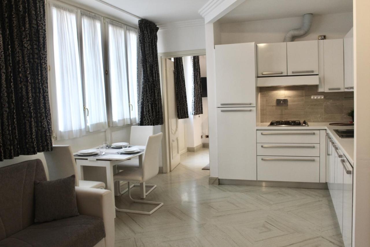 Apartment Trevi Fountain & Spanish Steps โรม ภายนอก รูปภาพ