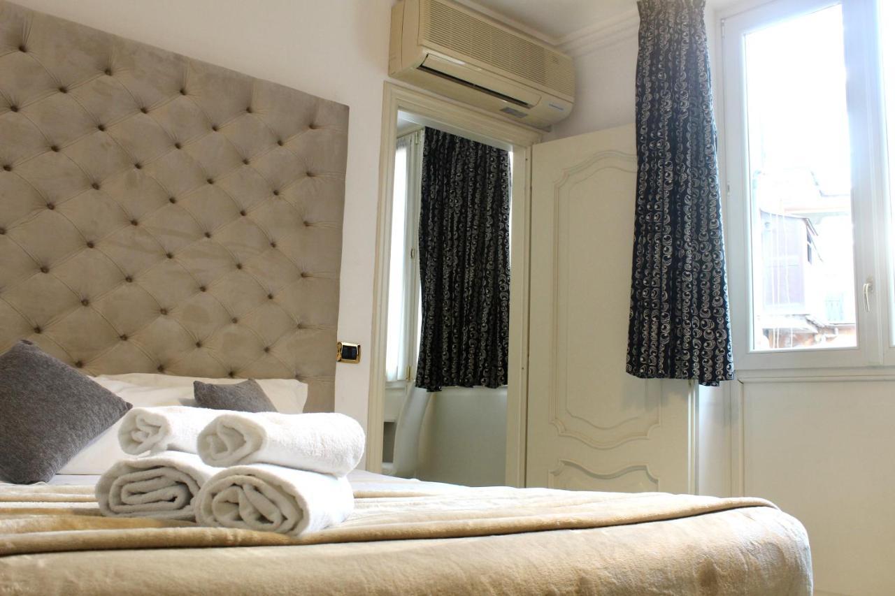 Apartment Trevi Fountain & Spanish Steps โรม ภายนอก รูปภาพ